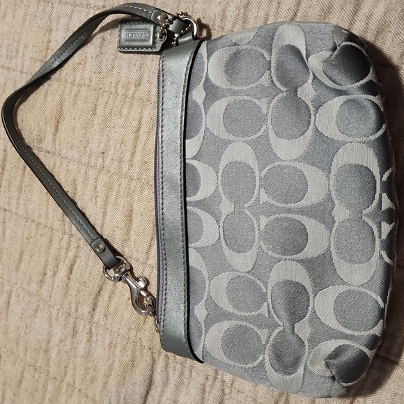 Coach wristlet - Picture 2 of 4